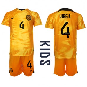 Holland Virgil van Dijk #4 Replika Babytøj Hjemmebanesæt Børn VM 2022 Kortærmet (+ Korte bukser)